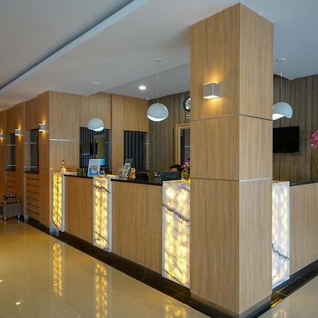Oyo 344 Kr Hotel Palembang Extérieur photo