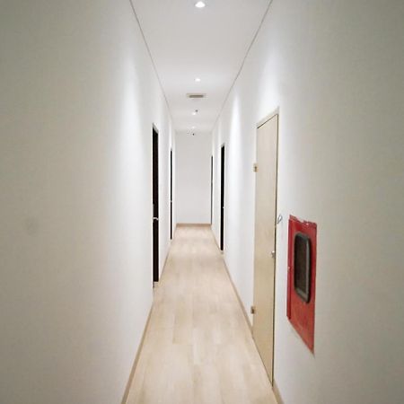 Oyo 344 Kr Hotel Palembang Extérieur photo