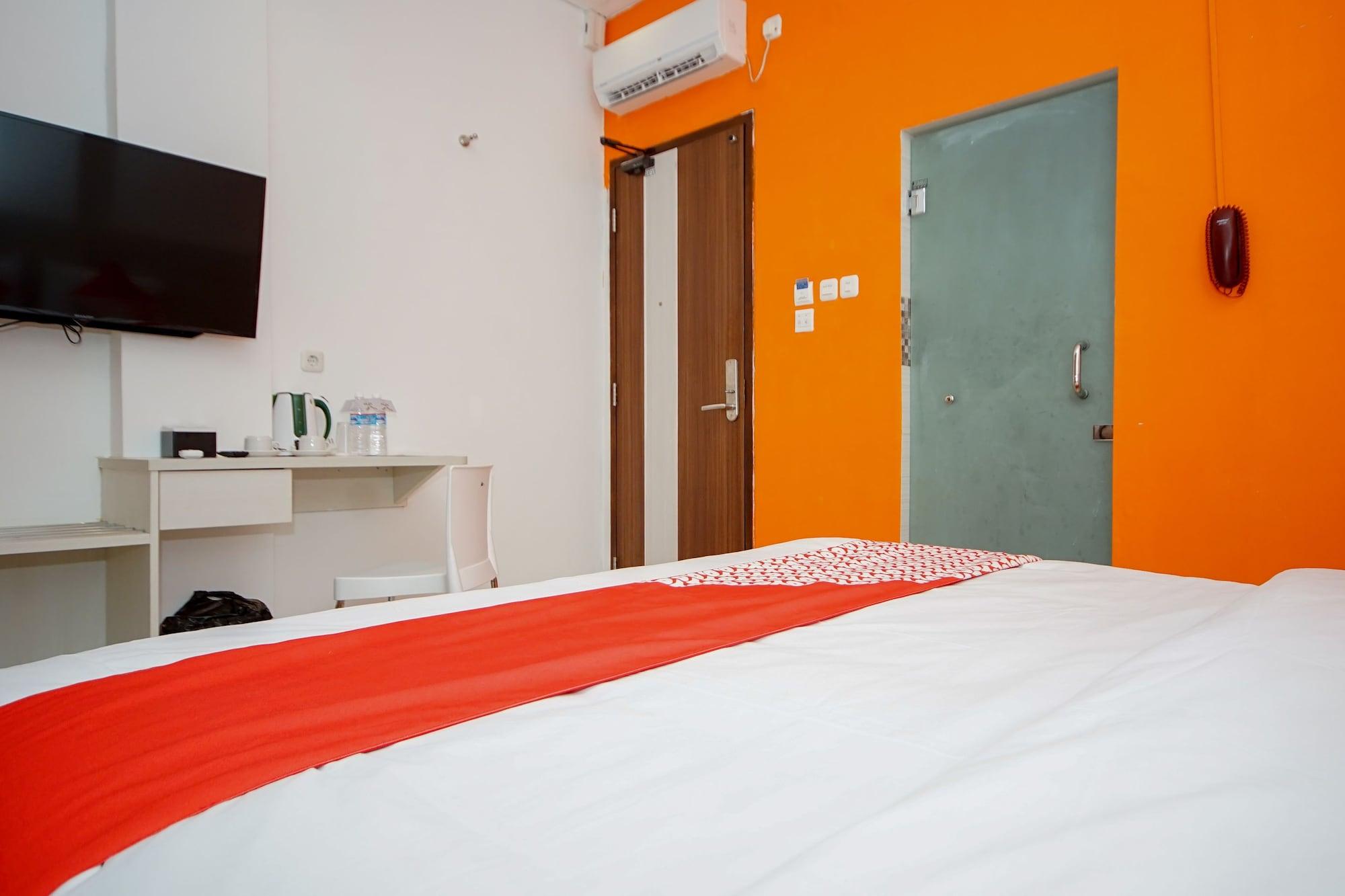 Oyo 344 Kr Hotel Palembang Extérieur photo