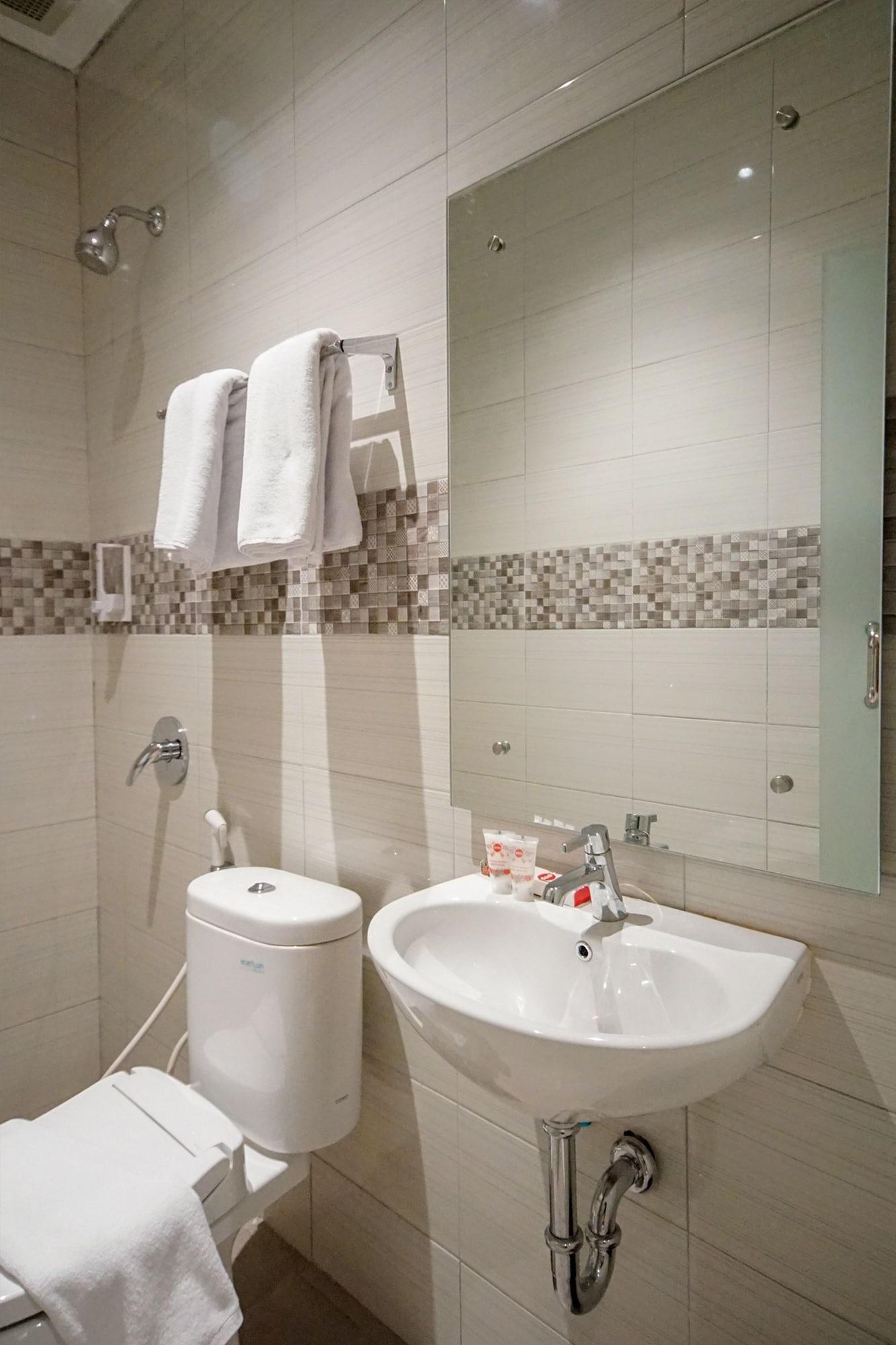 Oyo 344 Kr Hotel Palembang Extérieur photo