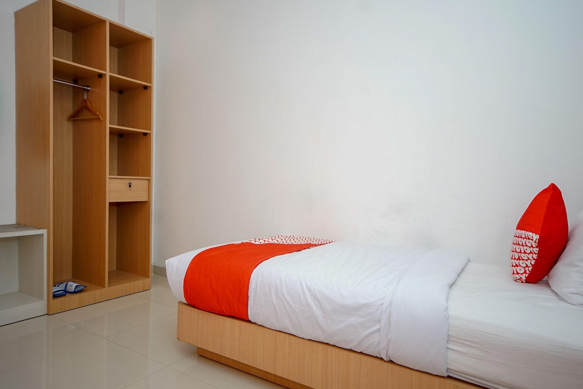 Oyo 344 Kr Hotel Palembang Extérieur photo