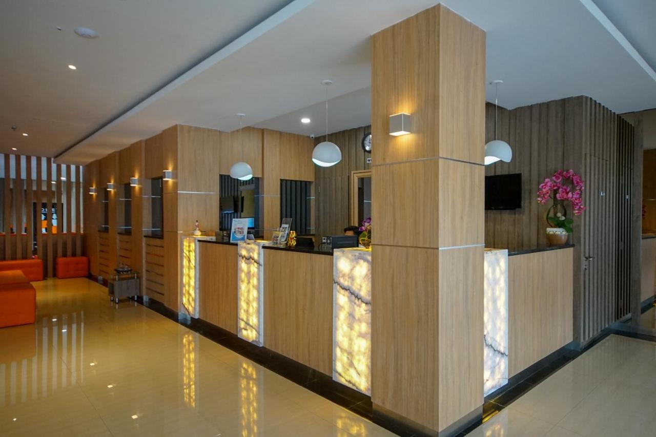 Oyo 344 Kr Hotel Palembang Extérieur photo