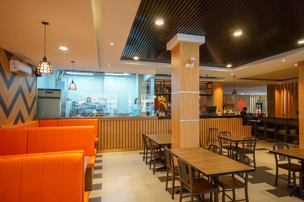 Oyo 344 Kr Hotel Palembang Extérieur photo