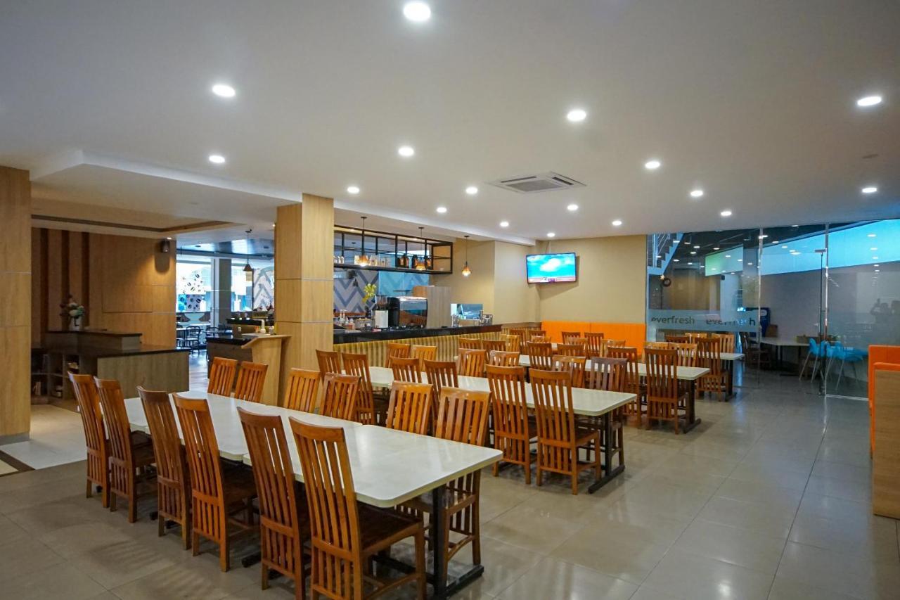 Oyo 344 Kr Hotel Palembang Extérieur photo