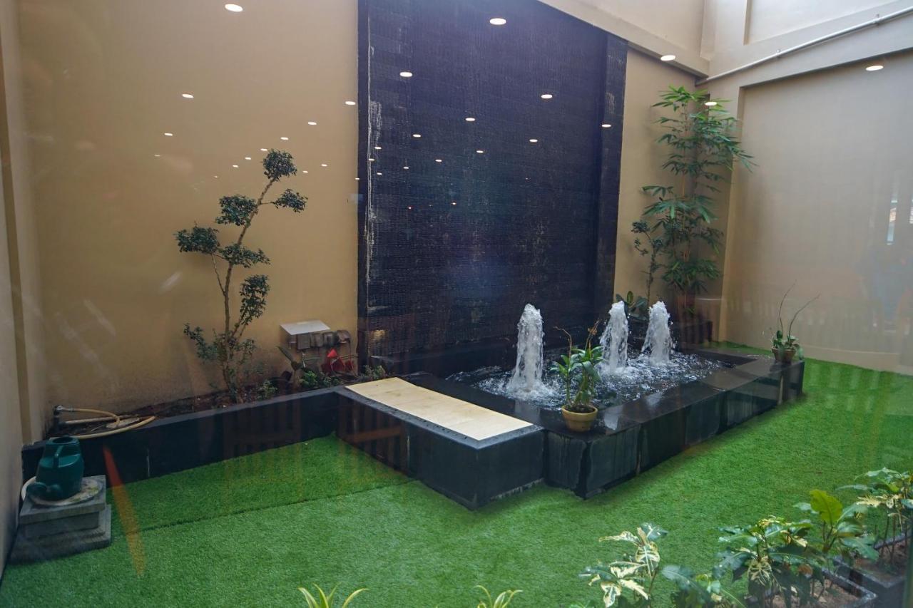 Oyo 344 Kr Hotel Palembang Extérieur photo