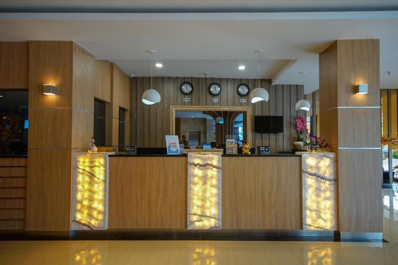 Oyo 344 Kr Hotel Palembang Extérieur photo