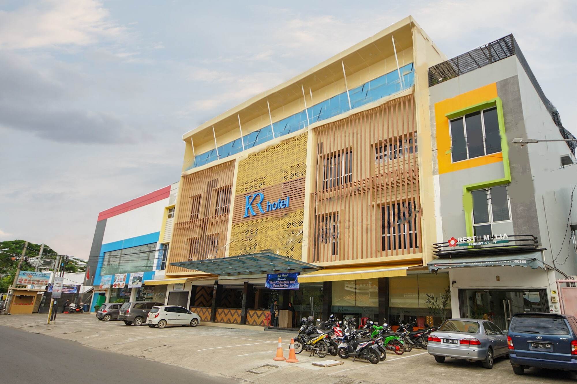 Oyo 344 Kr Hotel Palembang Extérieur photo