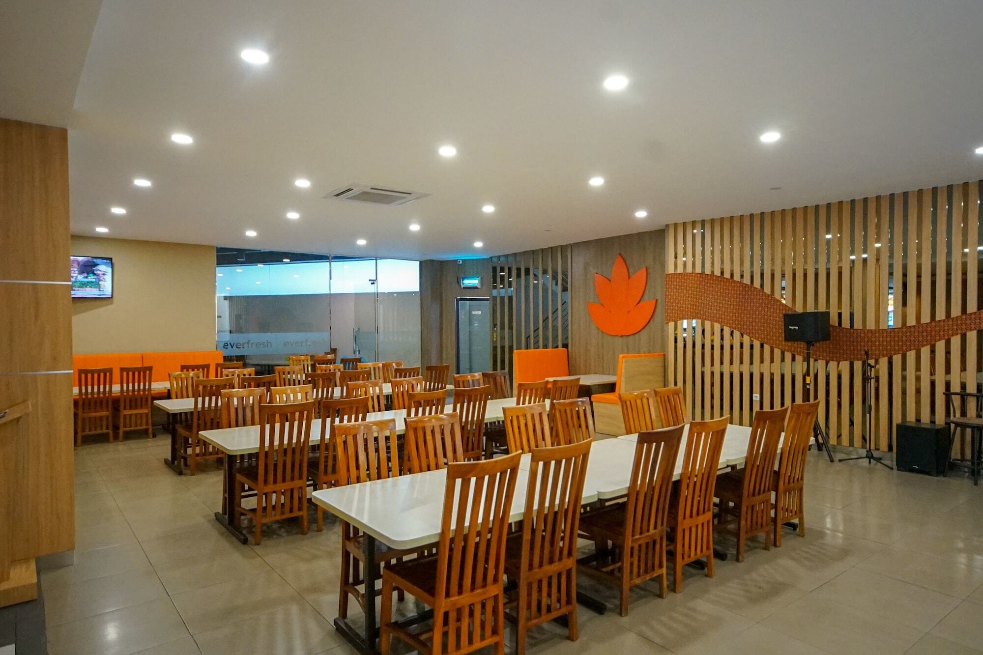 Oyo 344 Kr Hotel Palembang Extérieur photo
